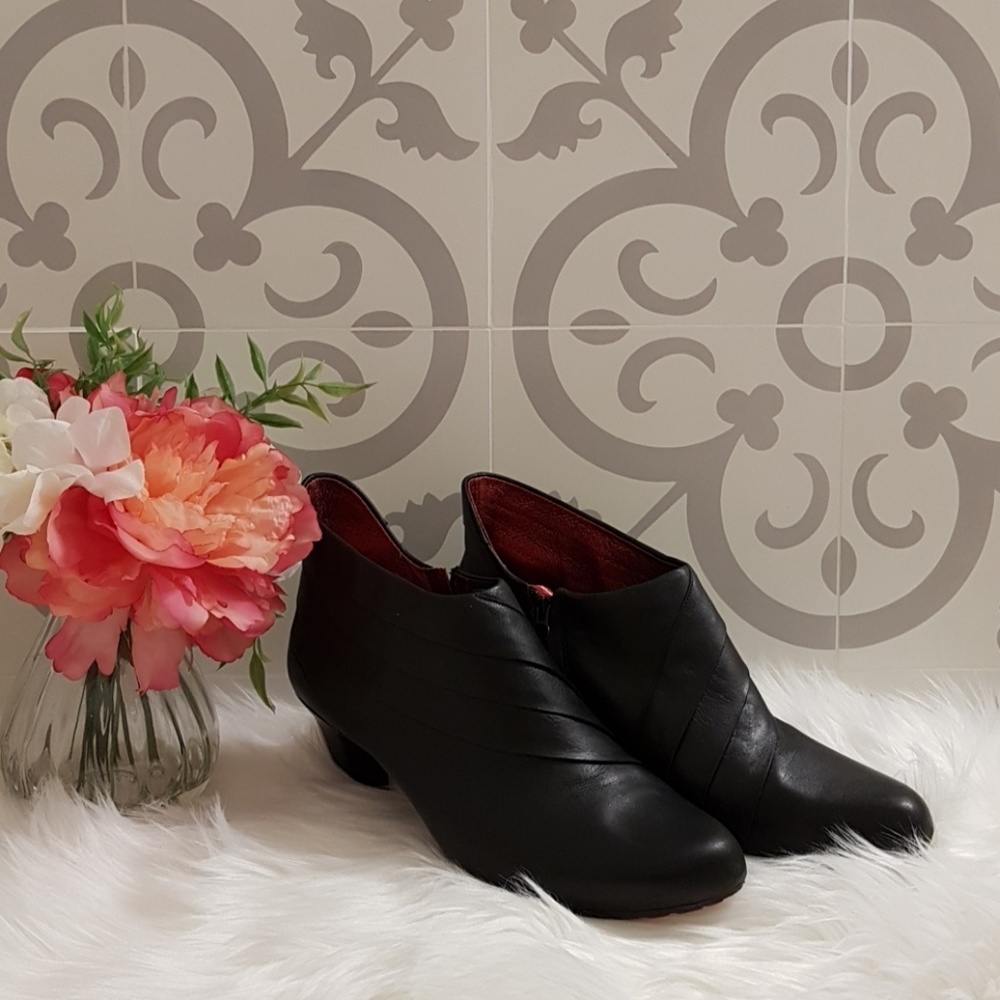 TSUBO Leather Ankle Boots